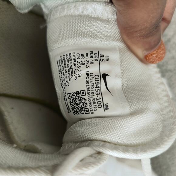 Nike Air Max Infinity Triple White Womens  Size 8.5 Running Shoes Sneakers - Picture 7 of 7